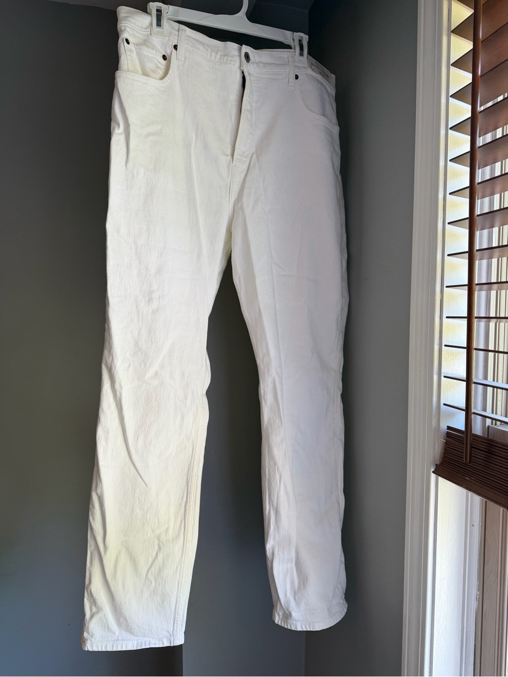 Abercrombie & Fitch Women's White Straight-Leg Jeans